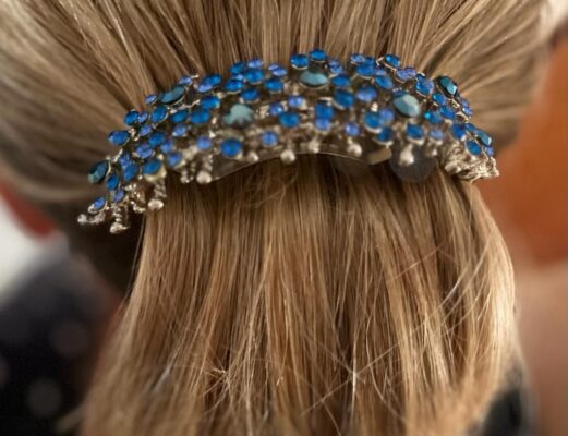 Pferdeschwanz mit gut sitzender Haarspange