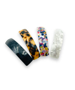 4 Haarspangen in unterschiedlichen Farben