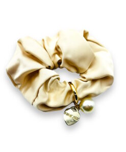 goldenes Haarnetz mit " i love you" Schild