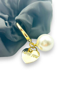 Scrunchie / Elegantes Haargummi mit Stoffbezug und Applikation aus Perle & Herz – schwarz