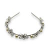 Silberner Haarreifen mit Perlen und silbernem Blumenschmuck