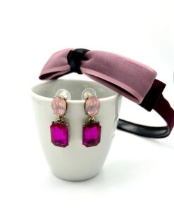 rosa Ohrringe mit rosa Haarreifen