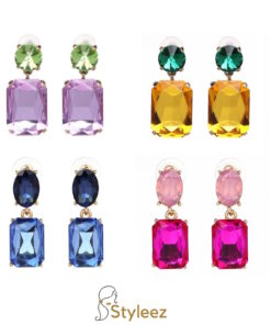 schöne Ohrringe in verschiedenen Farben